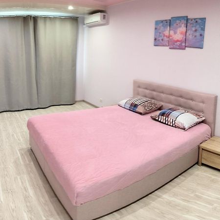 Apartment Near Metro Pozniaky キエフ エクステリア 写真