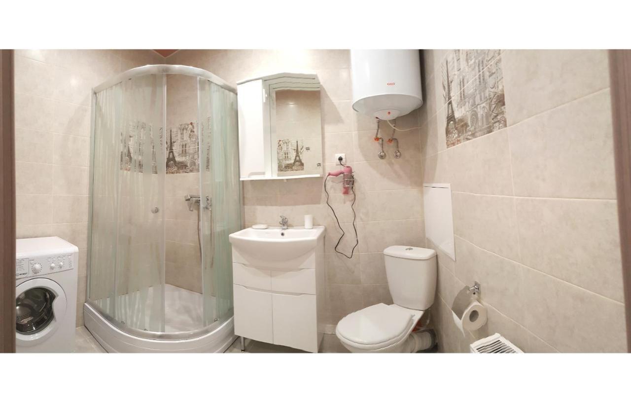 Apartment Near Metro Pozniaky キエフ エクステリア 写真