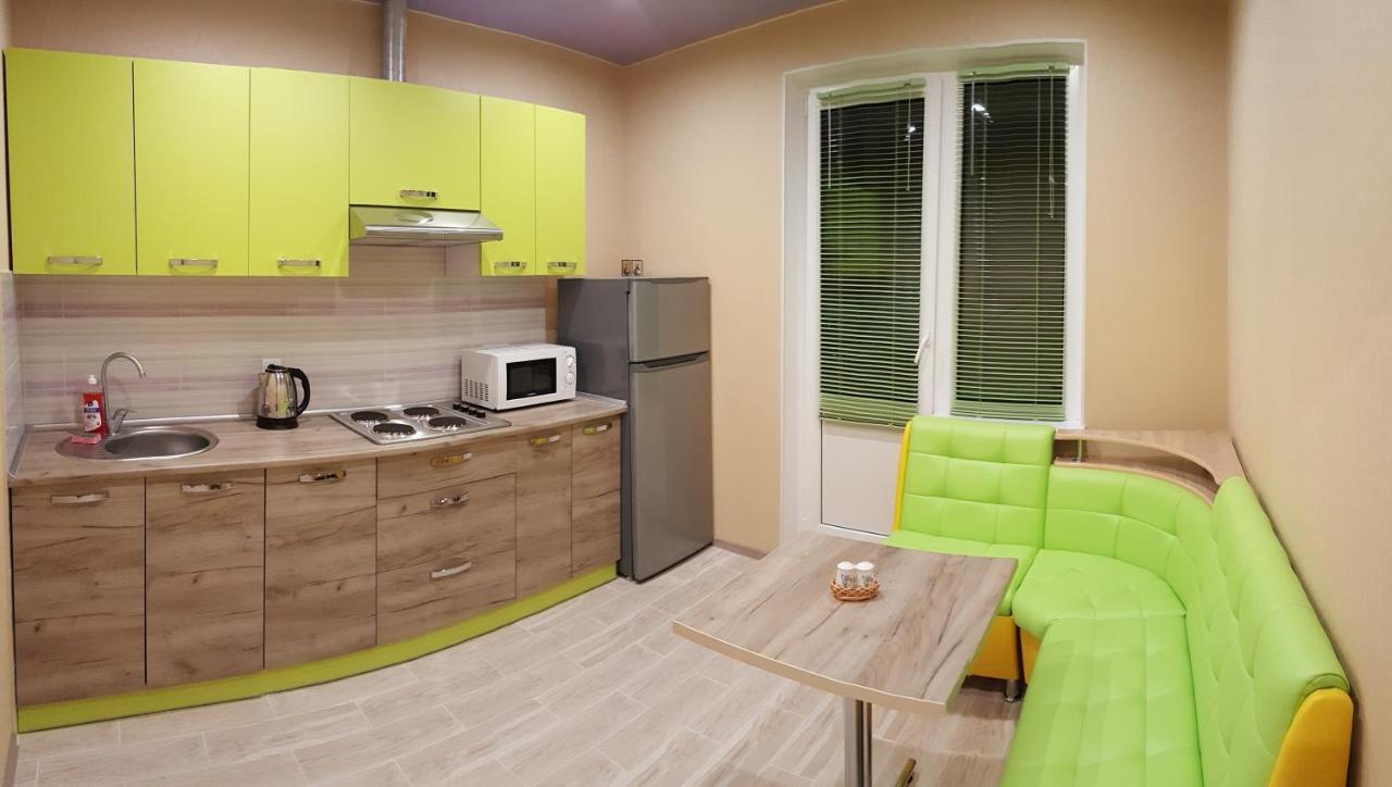 Apartment Near Metro Pozniaky キエフ エクステリア 写真
